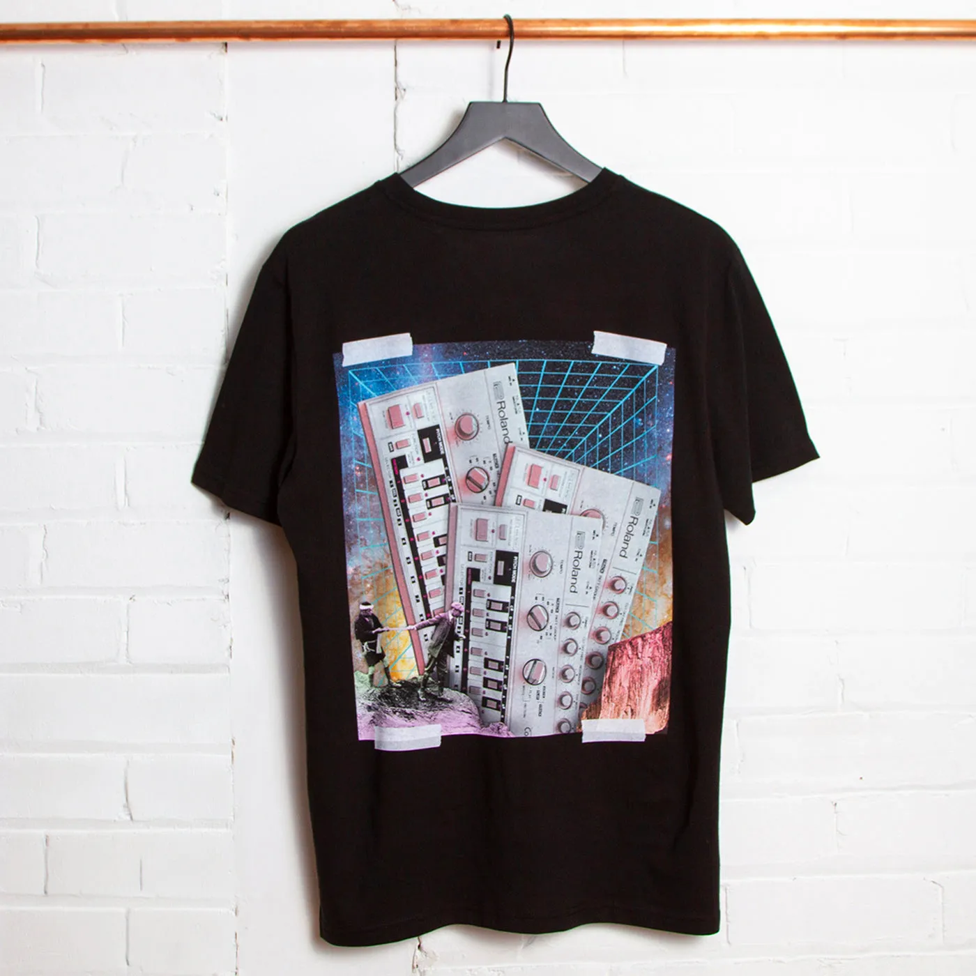 303 Rising Back Print - Tshirt - Black