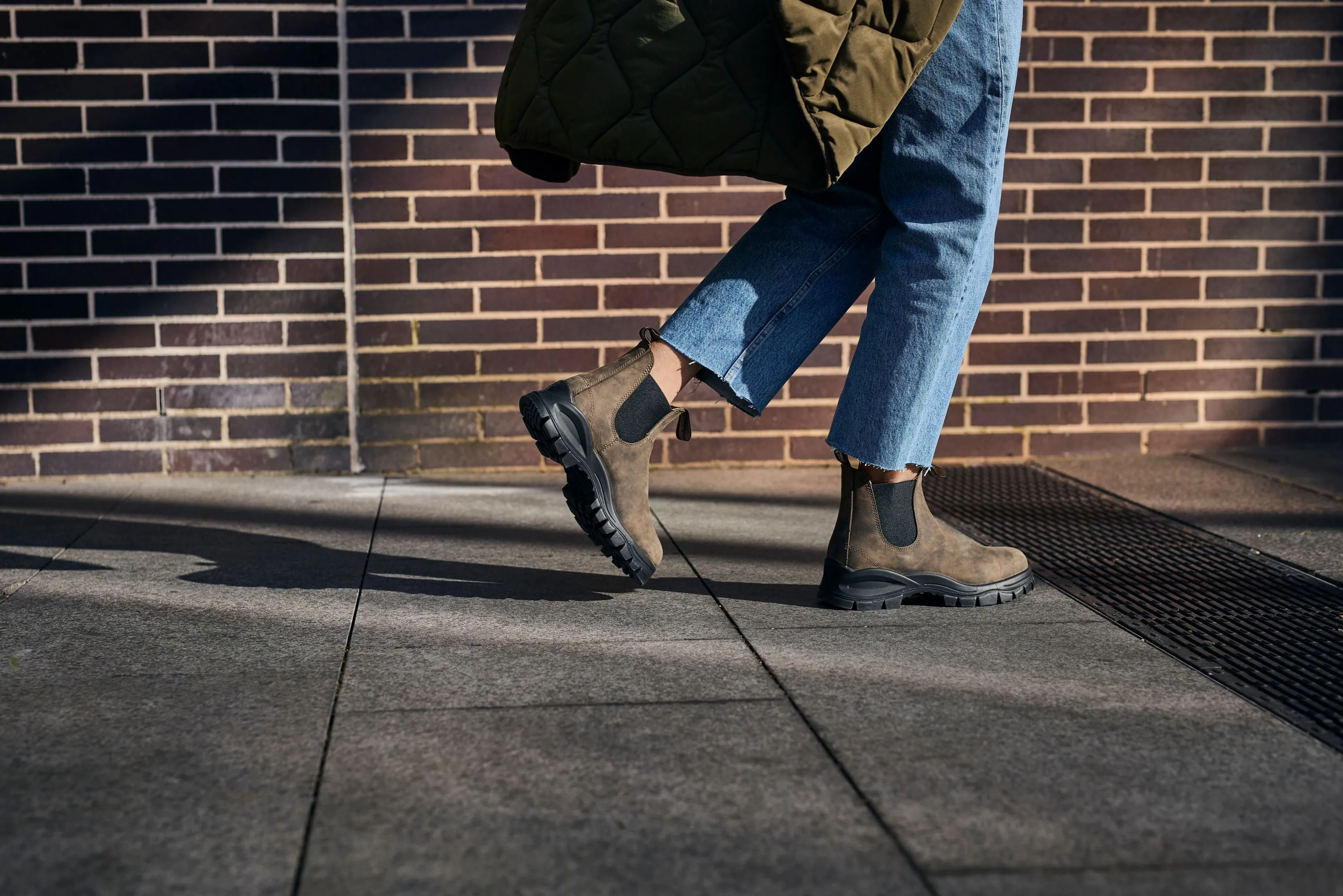 Blundstone #2239 - Lug Boot (Rustic Brown)