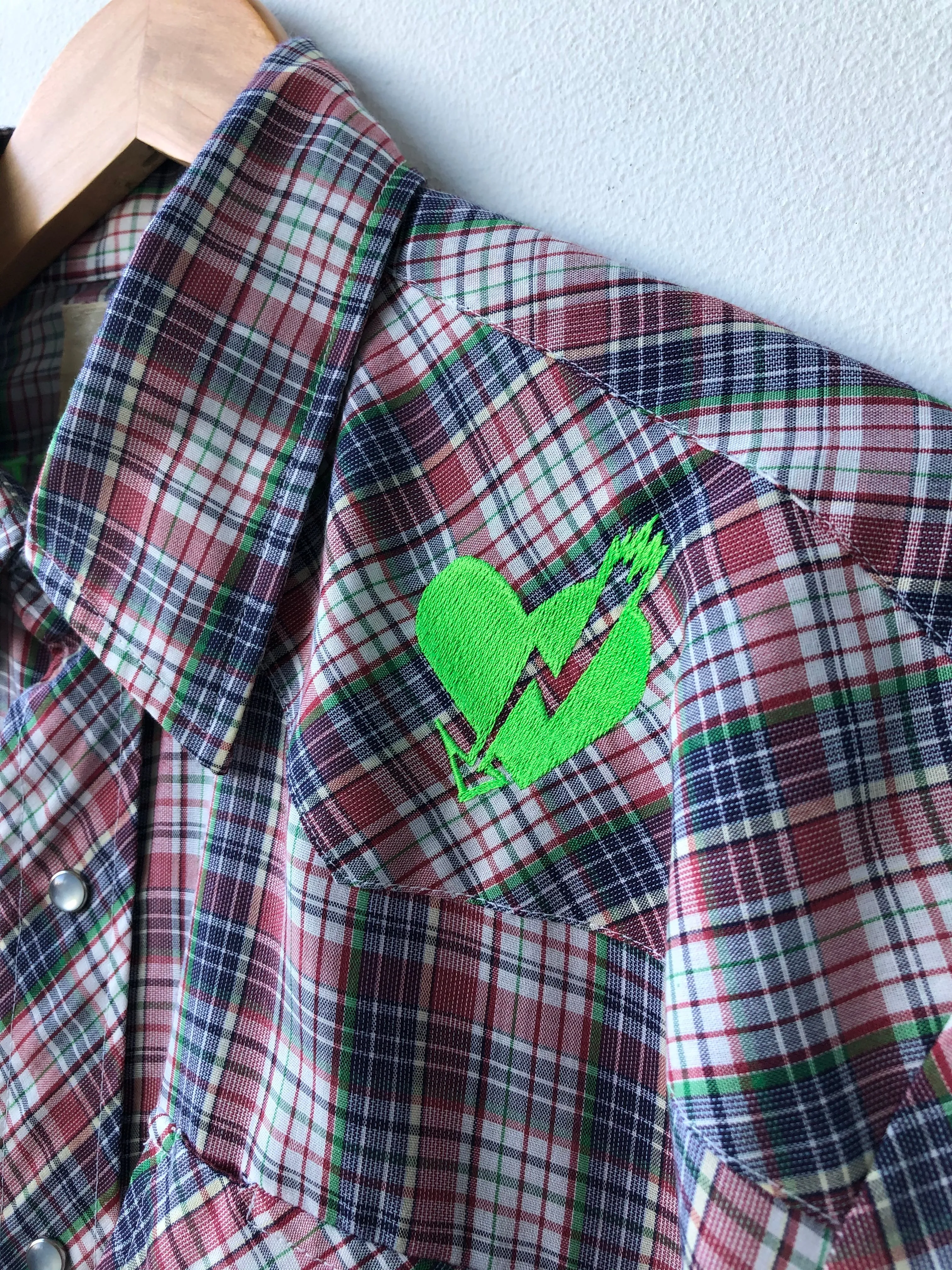 FM WESTERN - Vintage Youngbloods Westernwear Shirt w Neon Green embroidery