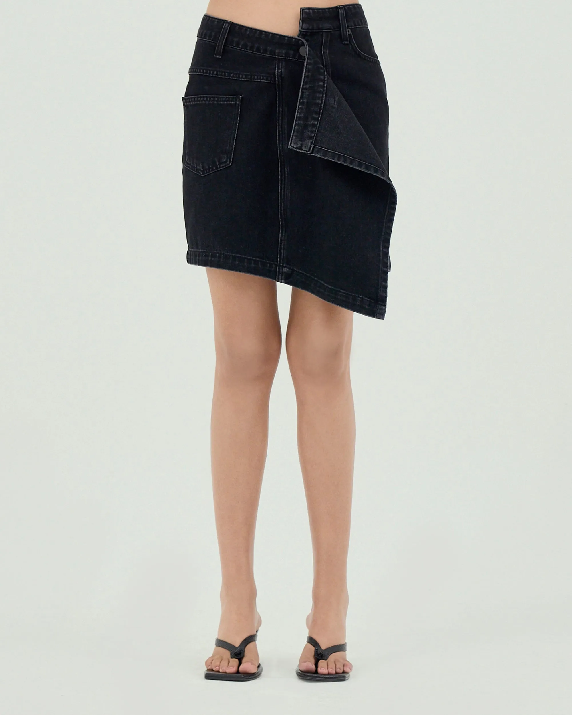 GOEN.J  Asymmetric draped down washed mini denim skirt - Black