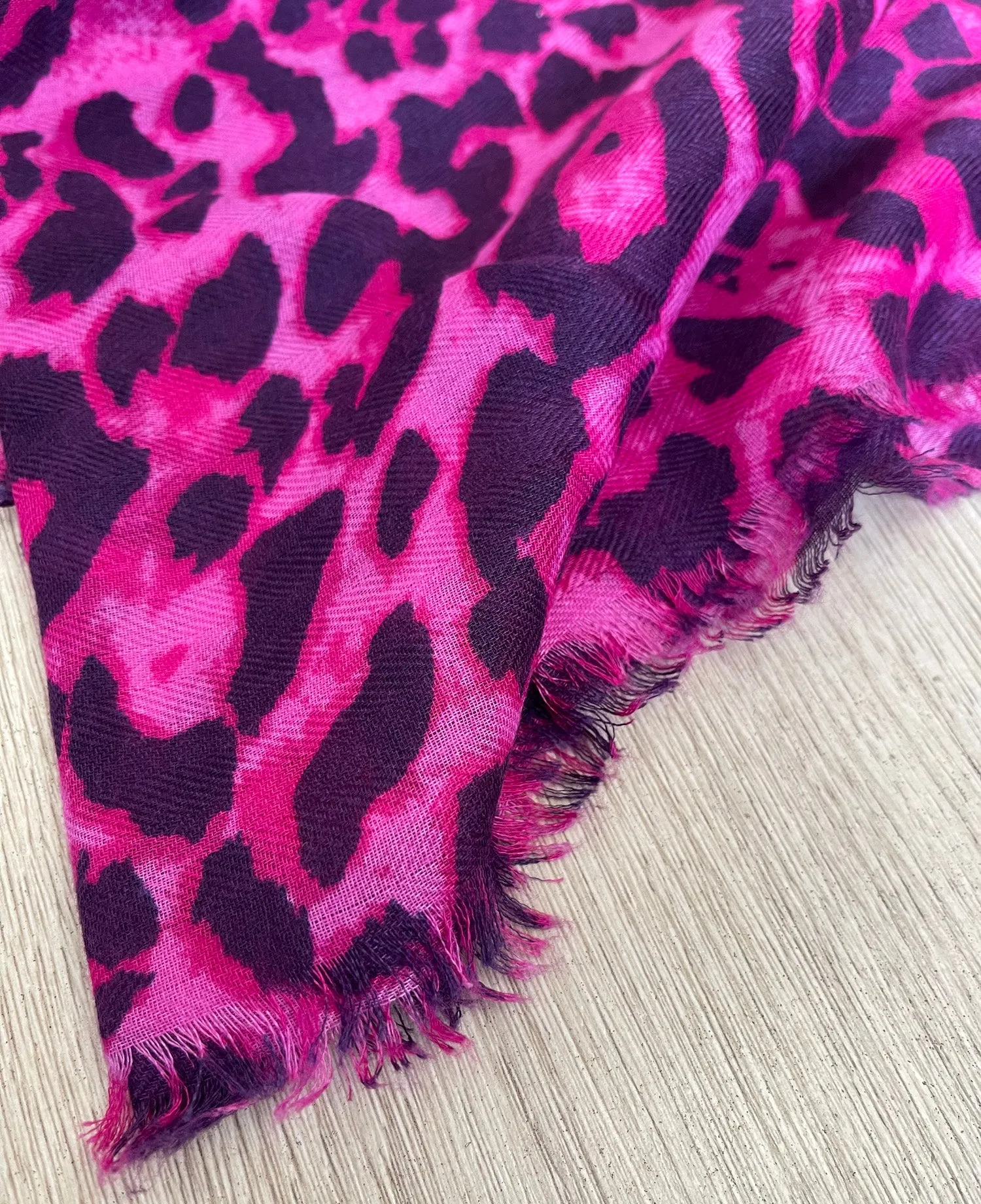 LARGE FUCHSIA PINK LEOPARD PRINT SCARF