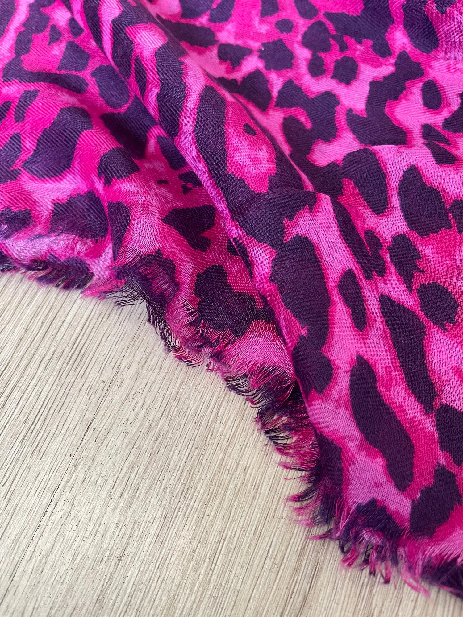 LARGE FUCHSIA PINK LEOPARD PRINT SCARF