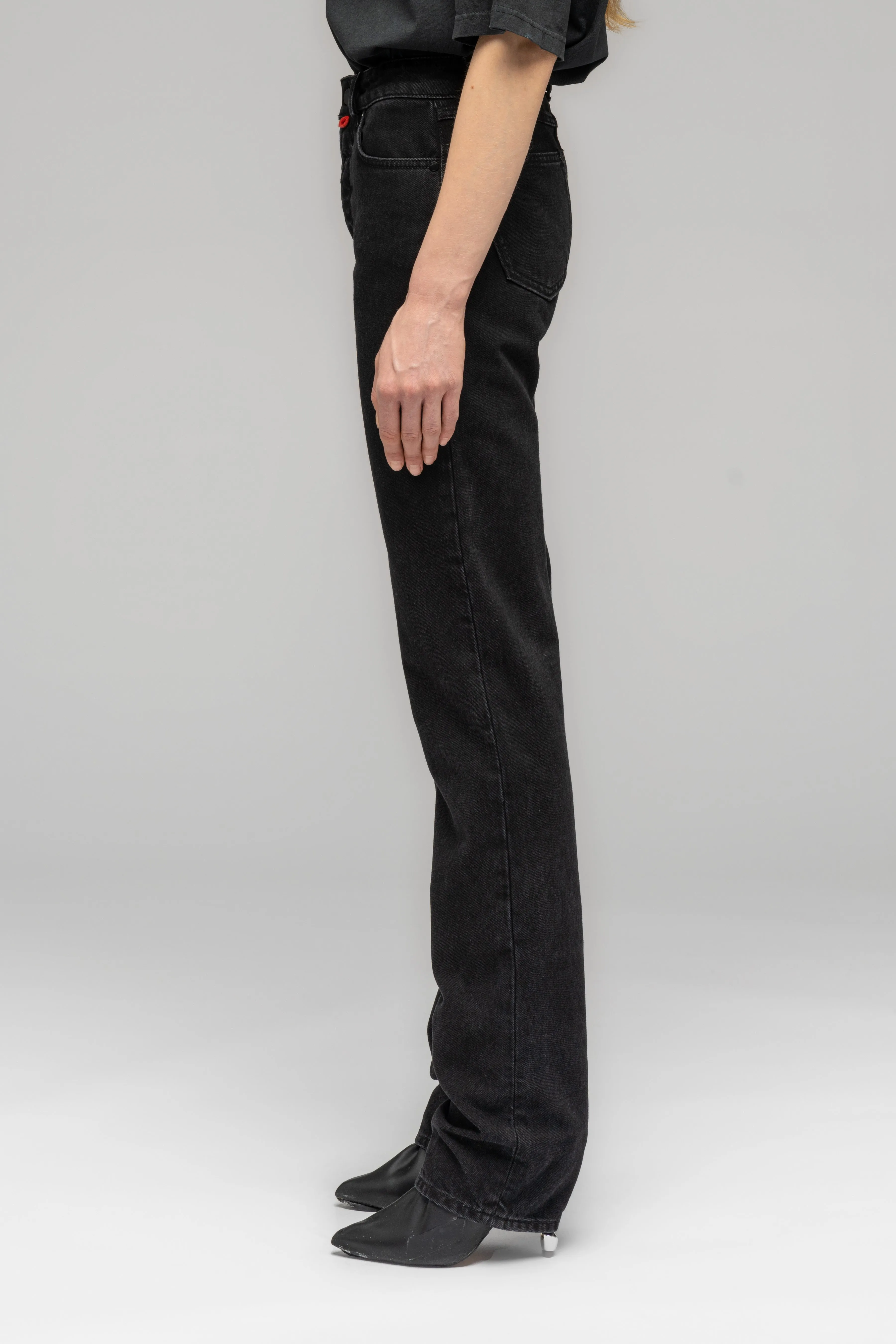 NEW CLASSIC STRAIGHT LEG JEAN