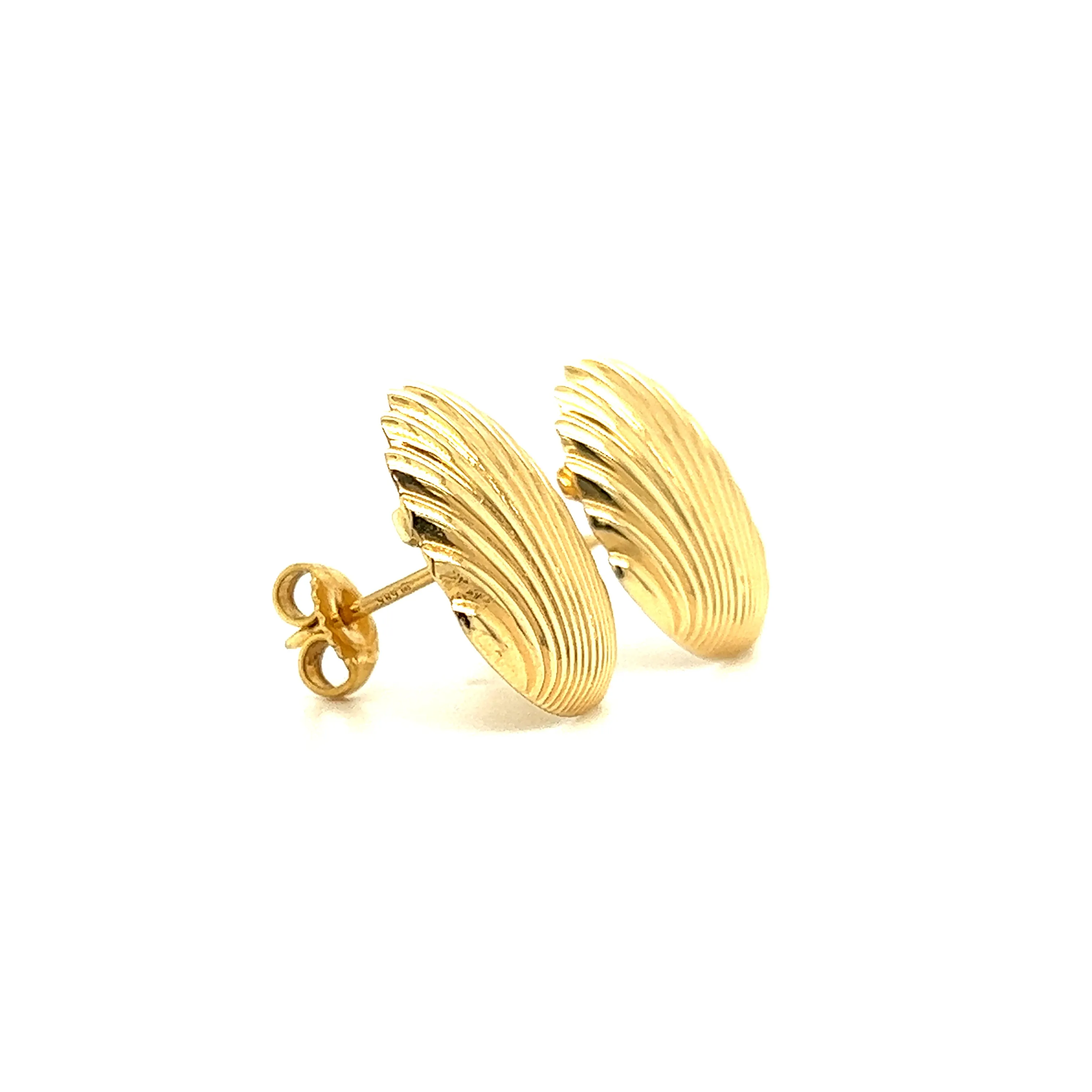 Scallop Post Earrings in 14K Yellow Gold